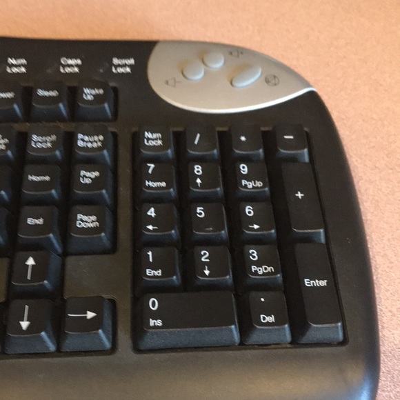 Vintage 2004-2005 Compaq/RadioShack Multimedia Keyboard - Picture 2 of 7